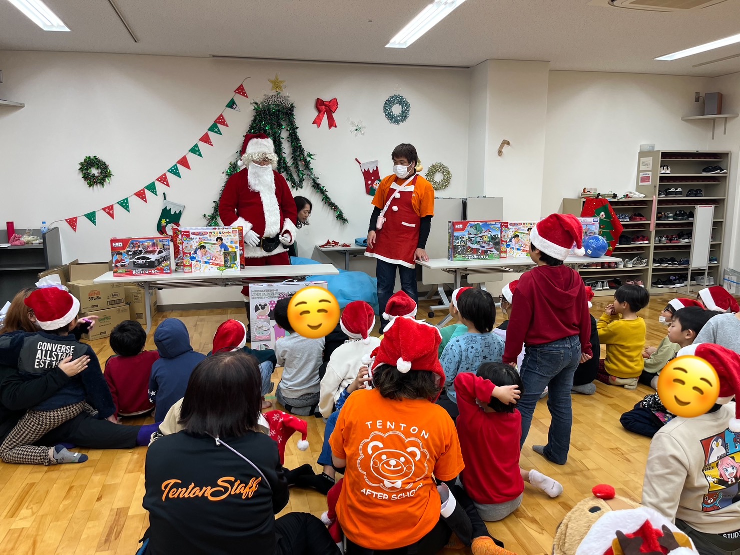 毎年恒例の放課後等デイサービスに サンタさんになってクリスマスプレゼントを渡しました！